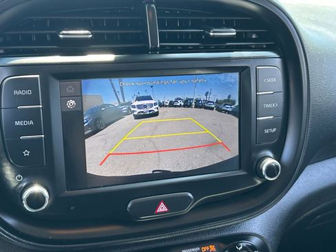 Used 2025 Kia Soul LX w/ LX Technology Package FWD image 22