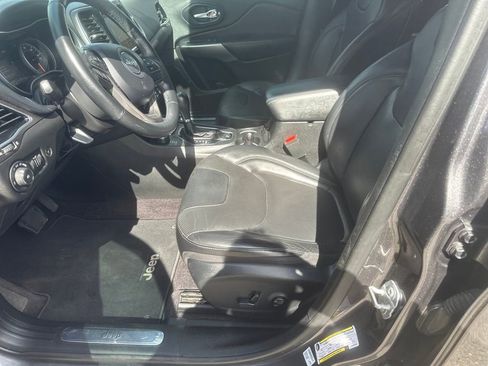 Used 2019 Jeep Cherokee Limited AWD/4WD image 7