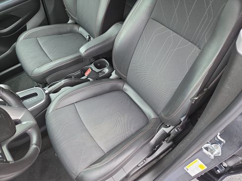Used 2022 Chevrolet Trax LT w/ Sport Edition FWD image 14