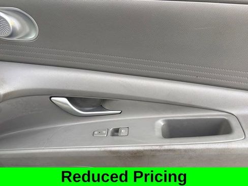Used 2023 Hyundai Elantra SEL image 39