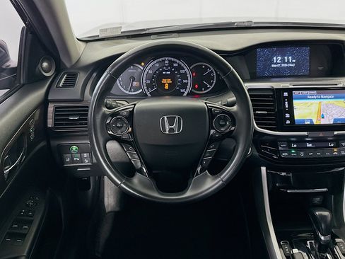 Used 2016 Honda Accord Touring image 17