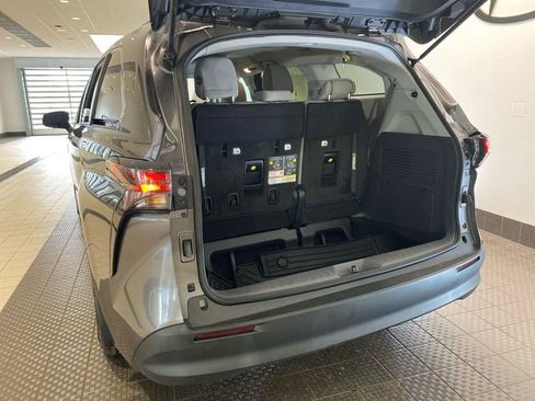 Used 2023 Toyota Sienna LE FWD image 25