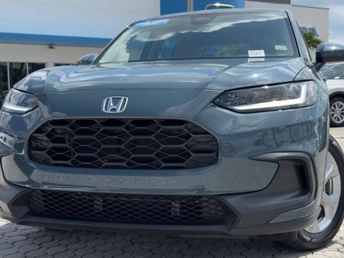 Used 2025 Honda HR-V LX image 2