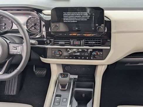 New 2025 Nissan Pathfinder SL image 23