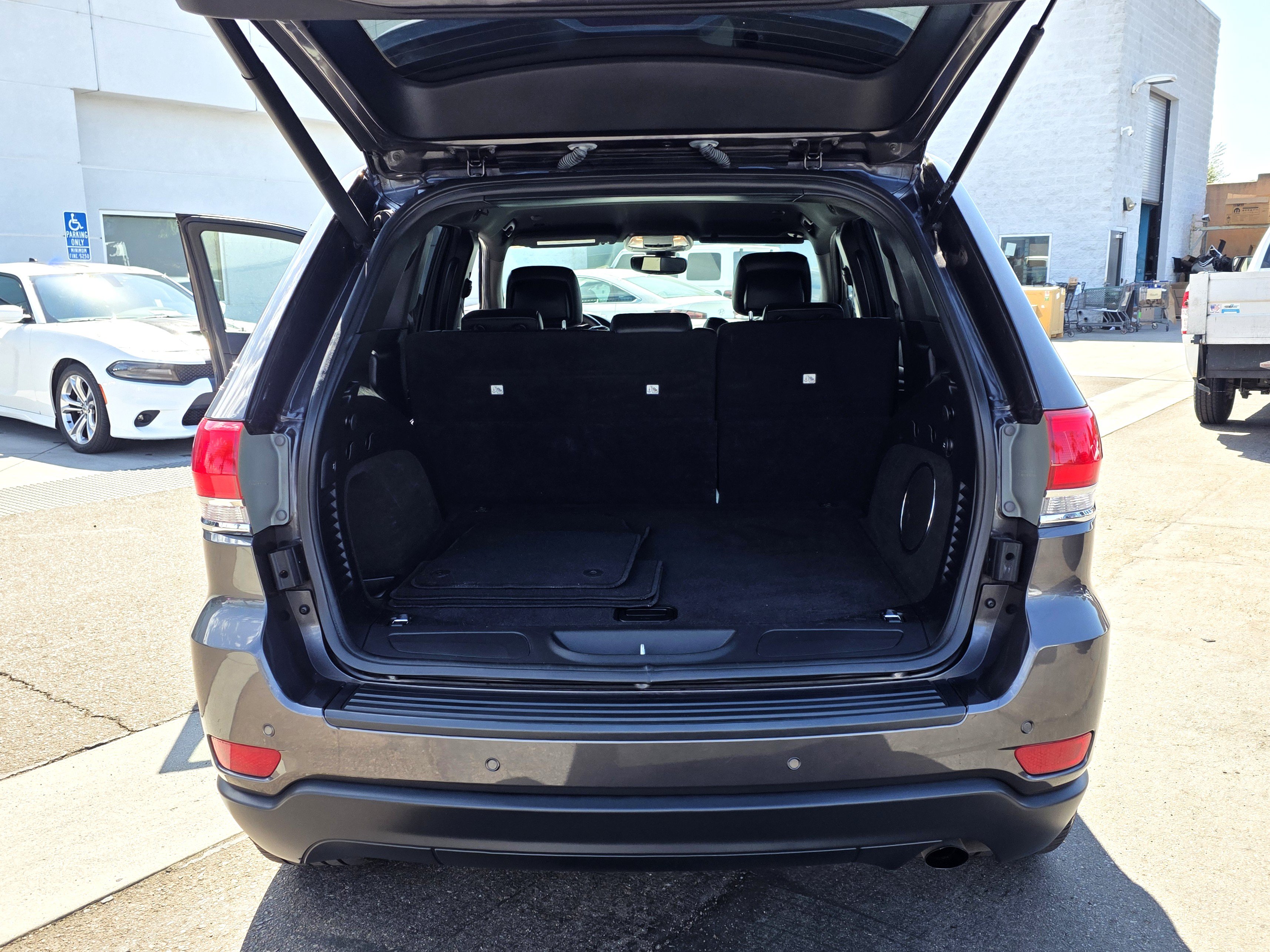 Certified 2019 Jeep Grand Cherokee Laredo w/ Laredo X Package RWD image 20