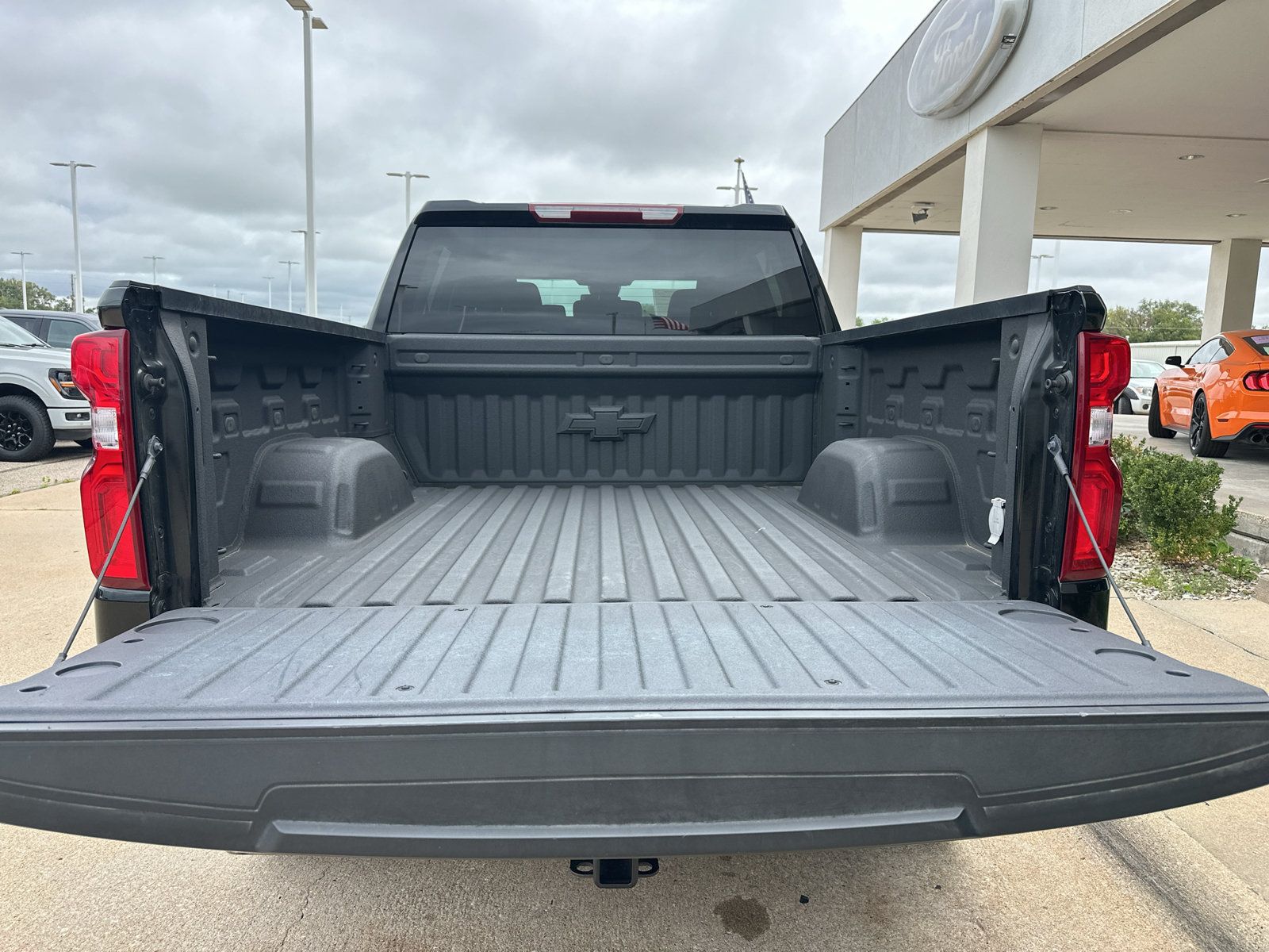 Used 2025 Chevrolet Silverado 1500 LT Trail Boss w/ Protection Package AWD/4WD image 7