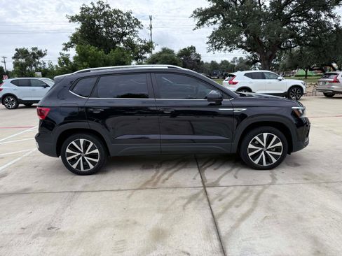 Used 2023 Volkswagen Taos SE FWD image 6