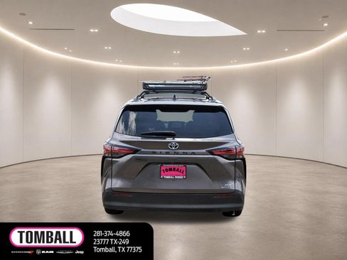 Used 2022 Toyota Sienna XLE FWD image 6