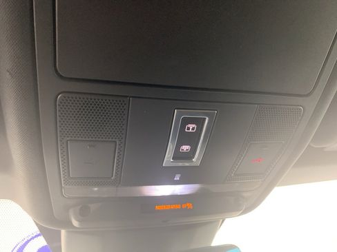 Used 2020 Land Rover Range Rover Evoque SE image 28