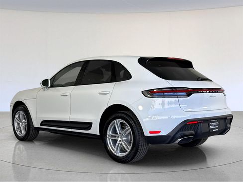 Used 2025 Porsche Macan image 3