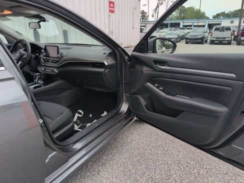 Used 2023 Nissan Altima 2.5 SV FWD image 11