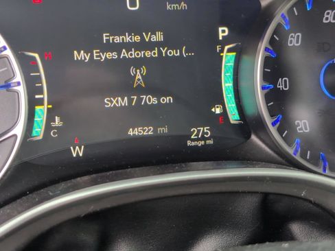 Used 2024 Chrysler Pacifica Touring-L FWD image 16