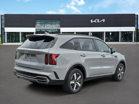Certified 2023 Kia Sorento EX FWD image 4