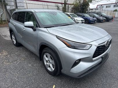 Used 2022 Toyota Highlander LE