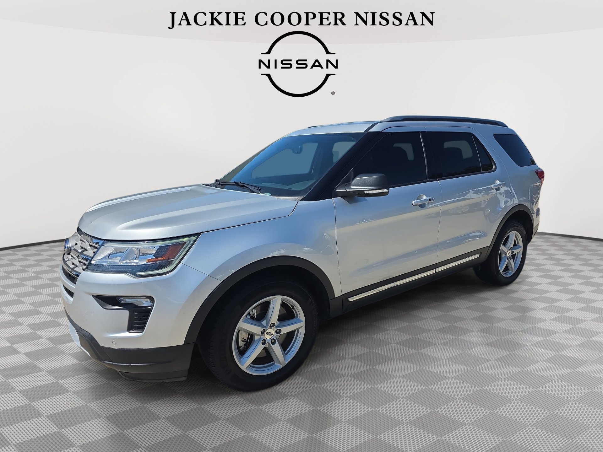 Used 2019 Ford Explorer XLT w/ Equipment Group 202A FWD image 1