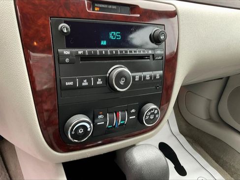 Used 2008 Chevrolet Impala LT FWD image 15