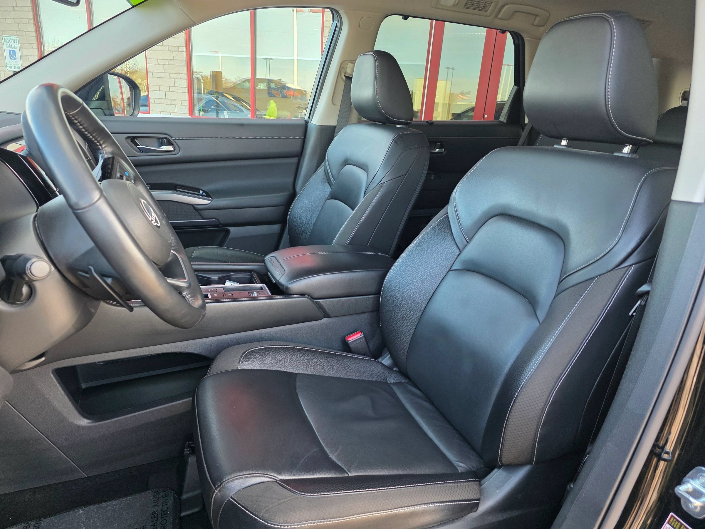 Used 2024 Nissan Pathfinder SL w/ Cargo Package FWD image 10