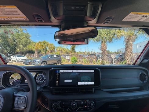 Used 2025 Jeep Wrangler Unlimited Rubicon AWD/4WD image 34