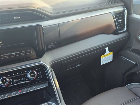 New 2026 GMC Sierra 2500 Denali w/ Denali Reserve Package image 16