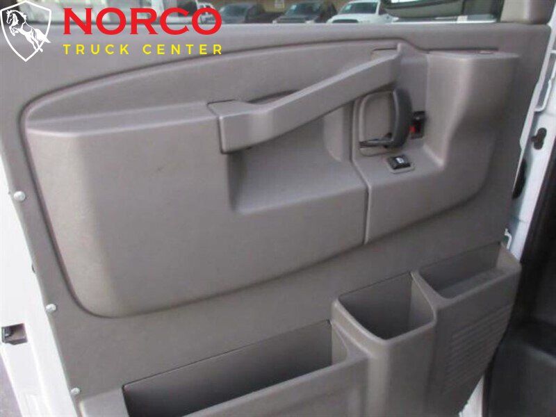 Used 2016 Chevrolet Express 2500 RWD image 10