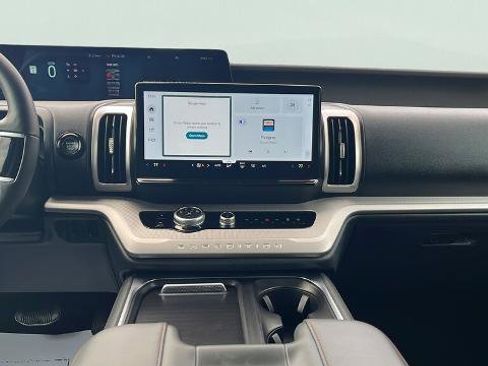 Certified 2025 Ford Expedition Active image 10