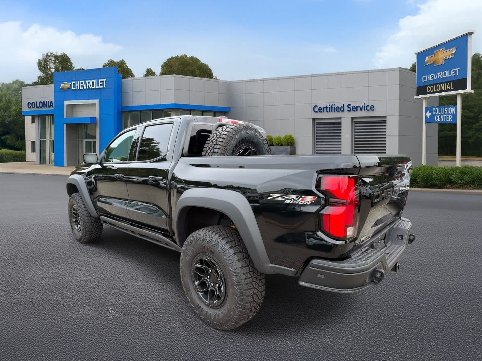 Used 2024 Chevrolet Colorado ZR2 w/ ZR2 Bison Edition AWD/4WD image 2
