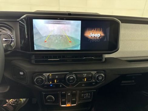 Used 2024 Jeep Wrangler Unlimited w/ Convenience Group image 22