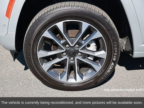 Used 2023 Jeep Grand Cherokee Overland image 12