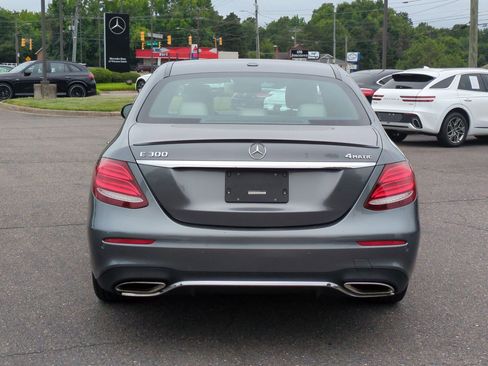 Used 2017 Mercedes-Benz E 300 4MATIC image 4