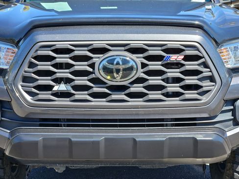 Used 2022 Toyota Tacoma TRD Off-Road AWD/4WD image 9