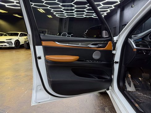 Used 2015 BMW X5 M image 12