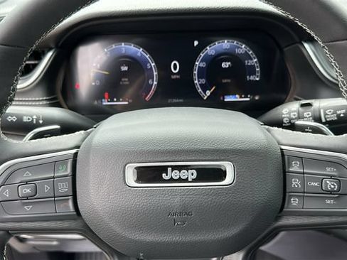 Used 2024 Jeep Grand Cherokee L Altitude AWD/4WD image 13