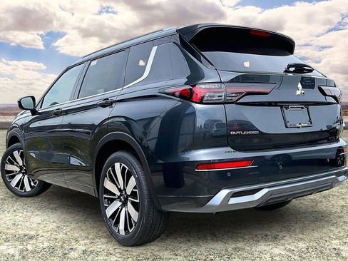 New 2026 Mitsubishi Outlander SEL image 3