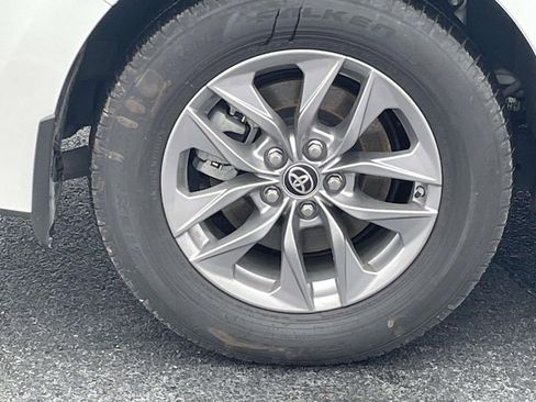 Used 2025 Toyota Sienna XLE image 13