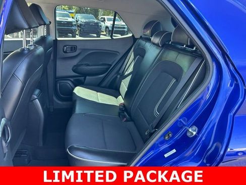 Used 2022 Hyundai Venue Limited FWD image 15
