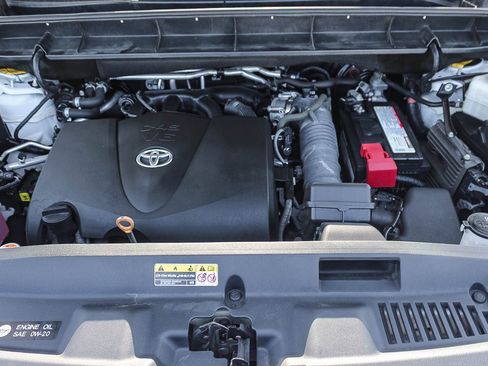 Used 2021 Toyota Highlander L FWD image 27