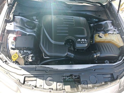 Used 2018 Chrysler 300 Limited RWD image 33