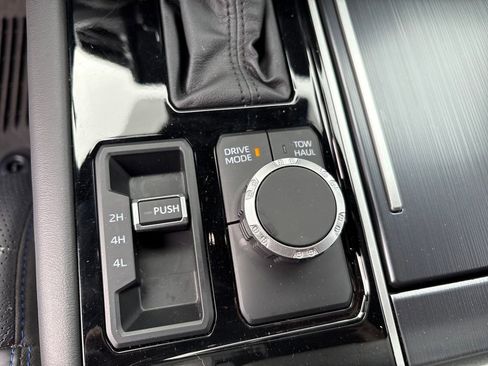 Used 2023 Toyota Sequoia Platinum image 27