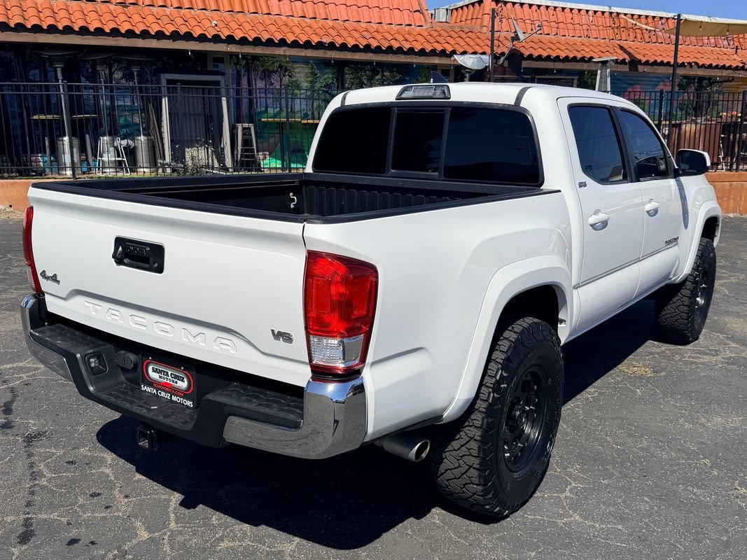 Used 2017 Toyota Tacoma SR5 AWD/4WD image 6