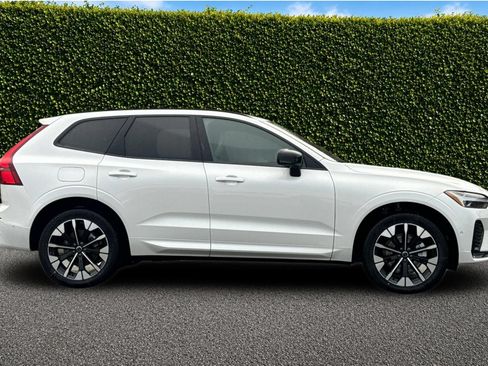 New 2026 Volvo XC60 B5 Plus w/ Protection Package Premier AWD/4WD image 7