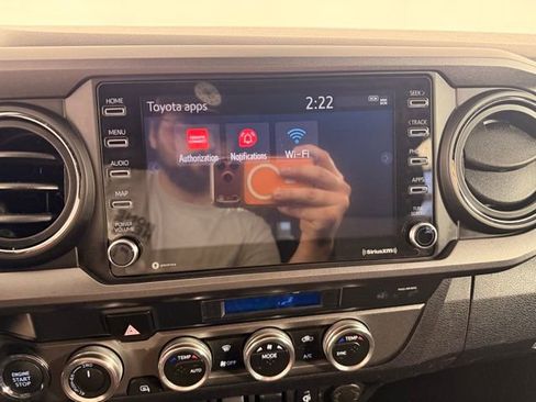 Used 2022 Toyota Tacoma TRD Off-Road AWD/4WD image 25