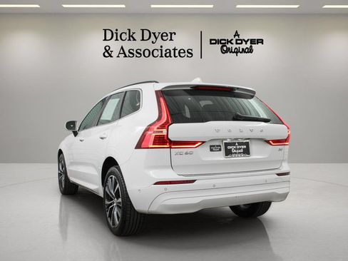 Used 2022 Volvo XC60 B5 Momentum w/ Advanced Package FWD image 9
