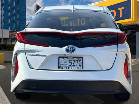 Used 2018 Toyota Prius Prime Plus FWD image 4