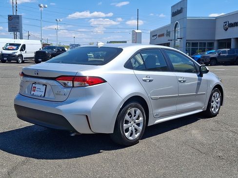 Used 2023 Toyota Corolla LE AWD/4WD image 7