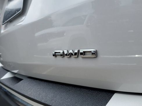 Used 2023 GMC Terrain SLT w/ LPO, Floor Liner Package AWD/4WD image 9