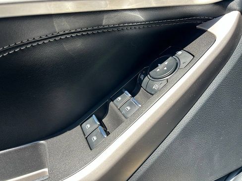 Used 2023 Ford Explorer XLT RWD image 53