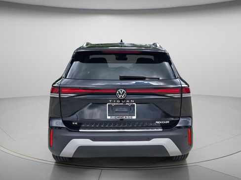 Certified 2026 Volkswagen Tiguan SE w/ Panoramic Sunroof Package FWD image 6