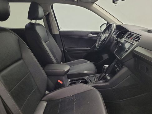 Used 2020 Volkswagen Tiguan SE w/ Panoramic Sunroof Package image 21