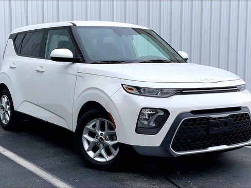 Used 2022 Kia Soul LX w/ Technology Package FWD image 2