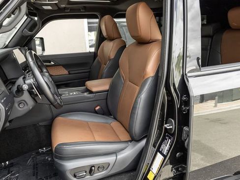 Used 2024 Lexus GX 550 w/ Accessory Package (2T) AWD/4WD image 11